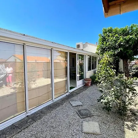 Holiday home Maison Familiale Toute Equipee St Gilles X Vie 85